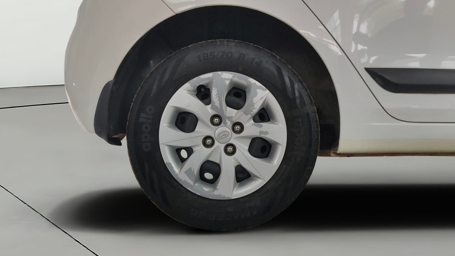 Used 2019 Hyundai Elite i20 Magna Plus 1.2 Petrol Manual tyres RIGHT REAR TYRE RIM VIEW