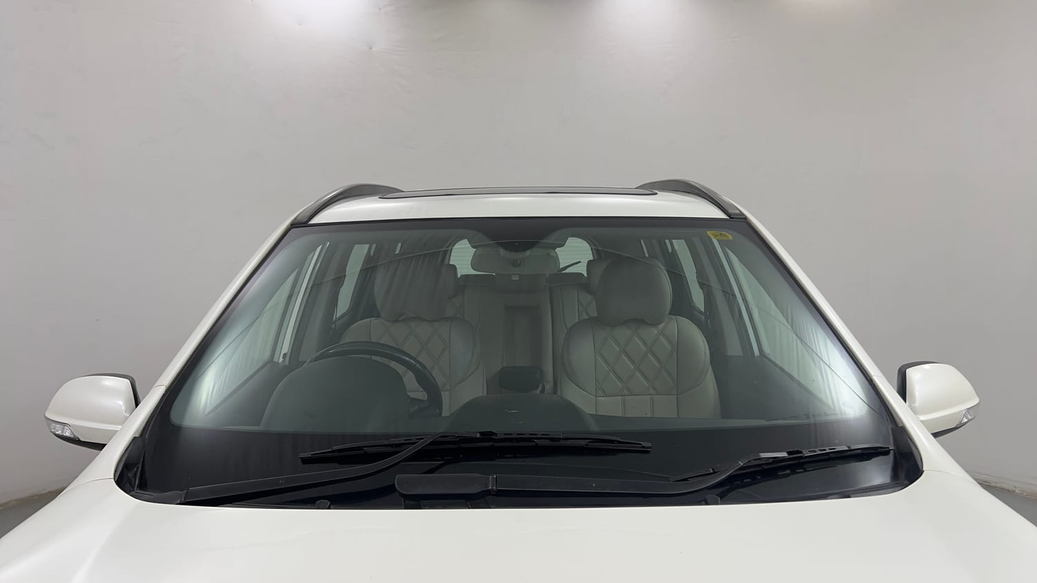 Used 2019 Mahindra XUV500 W9 Diesel Manual exterior FRONT WINDSHIELD VIEW