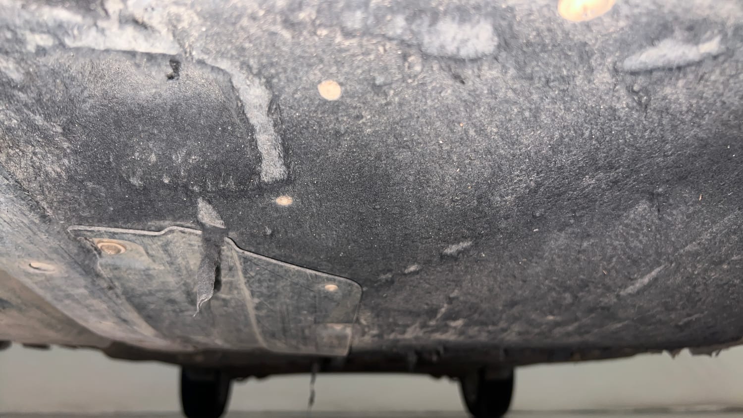 Used 2022 Maruti Suzuki Swift ZXi AMT Petrol Automatic extra FRONT LEFT UNDERBODY VIEW