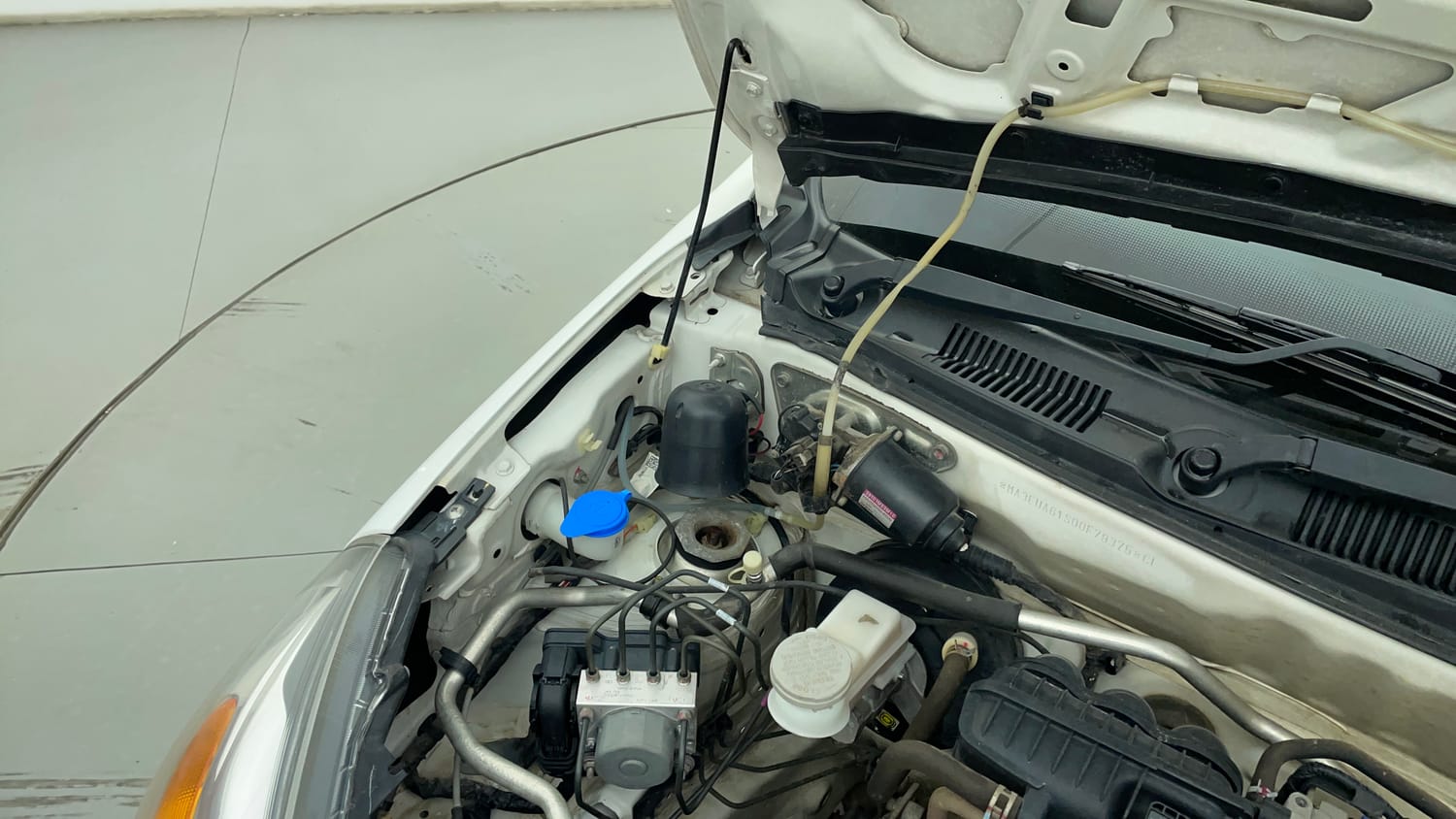 Used 2020 Maruti Suzuki Alto 800 LXi Petrol Manual engine ENGINE RIGHT SIDE HINGE & APRON VIEW