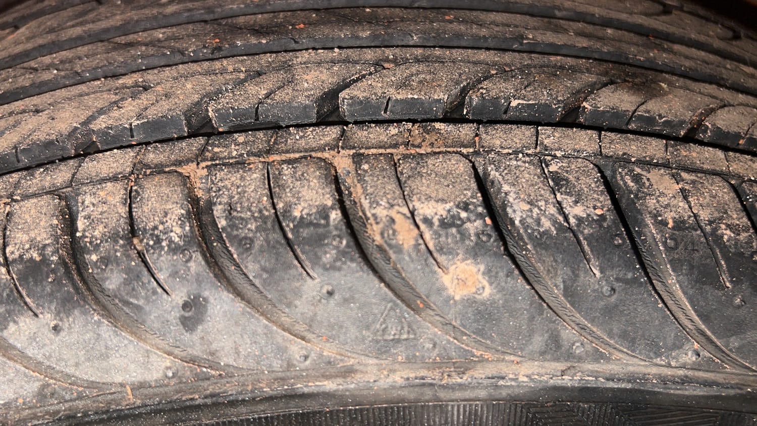 Used 2015 Ford Figo Duratec Petrol ZXI 1.2 Petrol Manual tyres RIGHT REAR TYRE TREAD VIEW