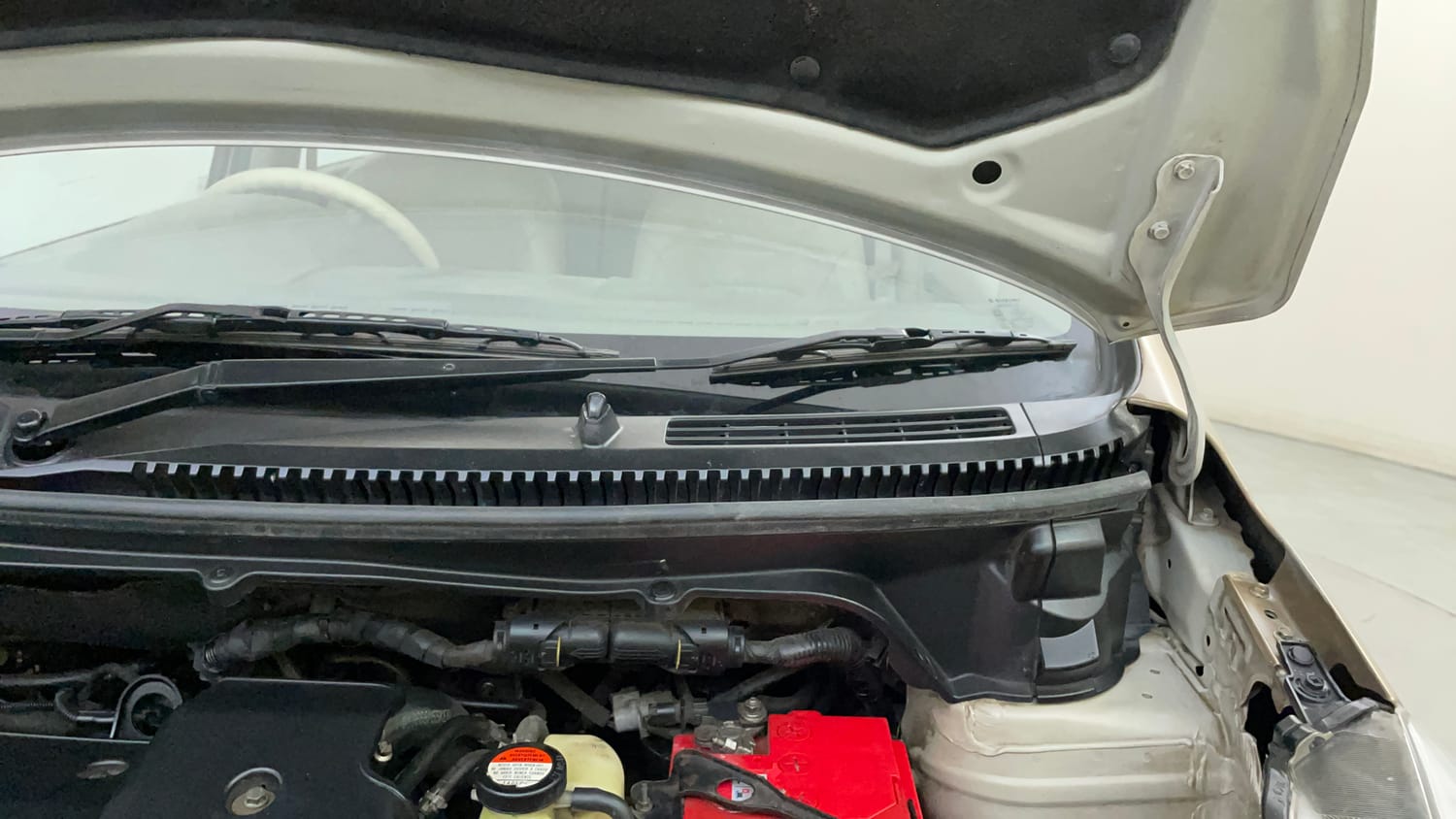 Used 2017 Maruti Suzuki Ertiga ZDI + SHVS Diesel Manual engine ENGINE LEFT SIDE HINGE & APRON VIEW