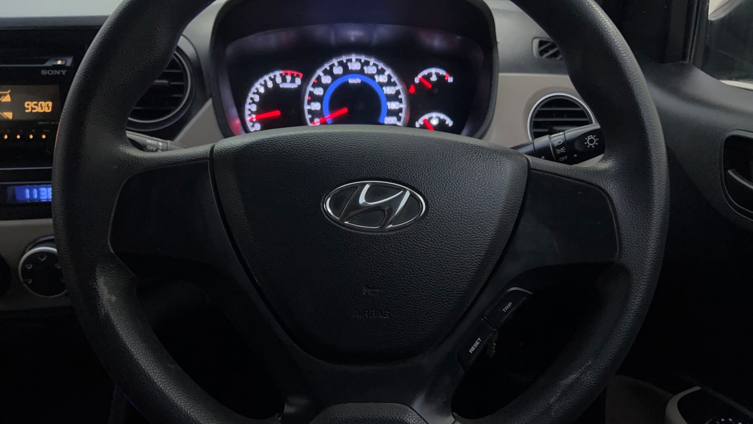 Used 2017 Hyundai Grand i10 Magna AT 1.2 Kappa VTVT Petrol Automatic top_features Airbags