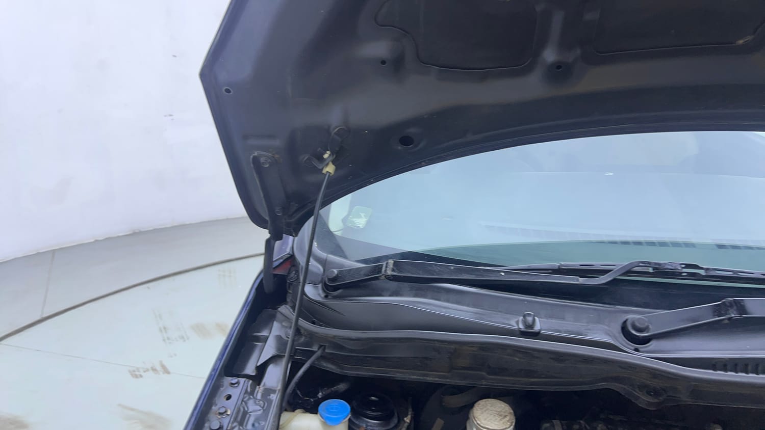 Used 2017 Maruti Suzuki Wagon R LXI CNG Cng Manual engine ENGINE RIGHT SIDE HINGE & APRON VIEW