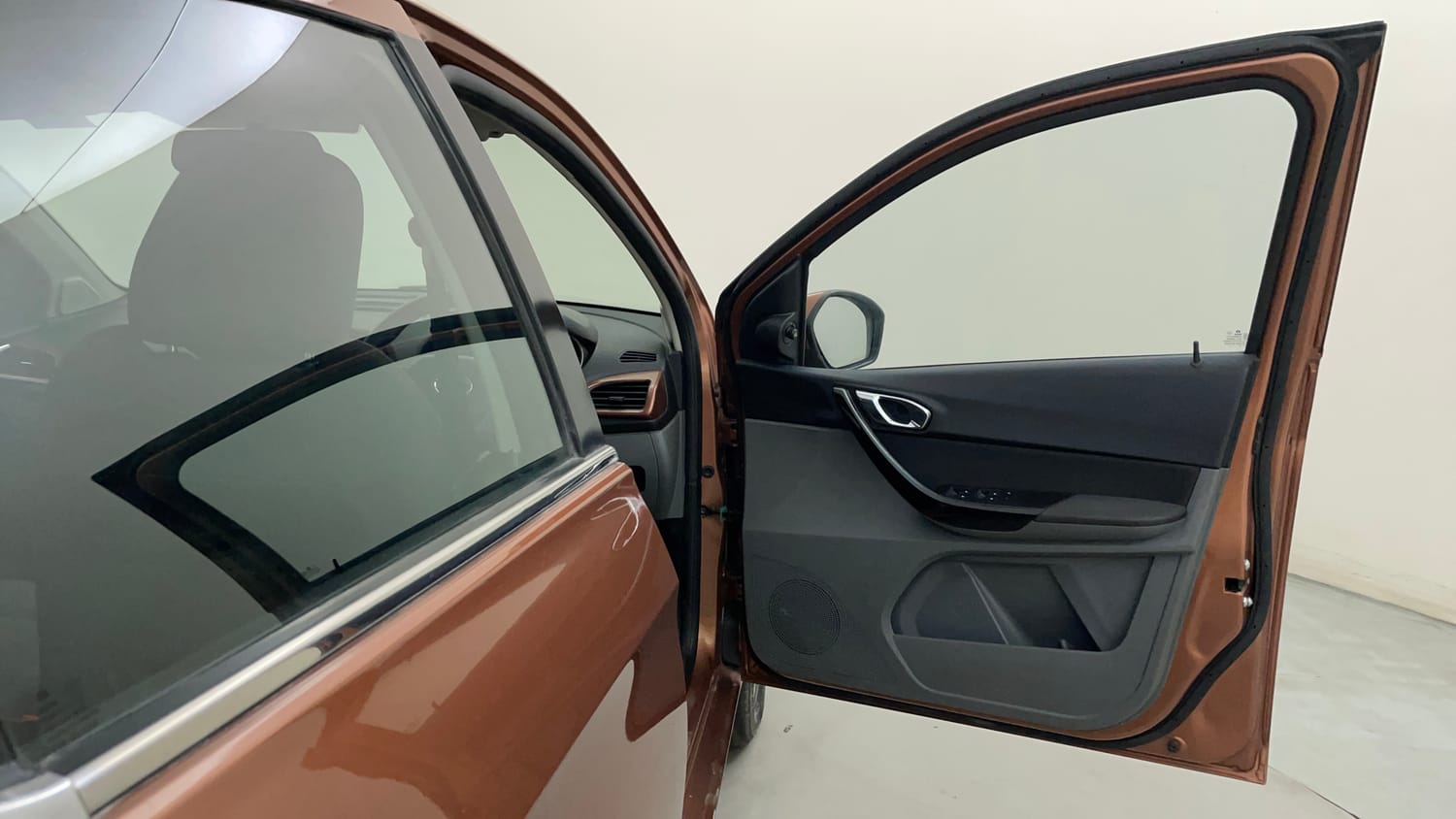 Used 2017 Tata Tigor Revotron XZ (O) Petrol Manual interior RIGHT FRONT DOOR OPEN VIEW
