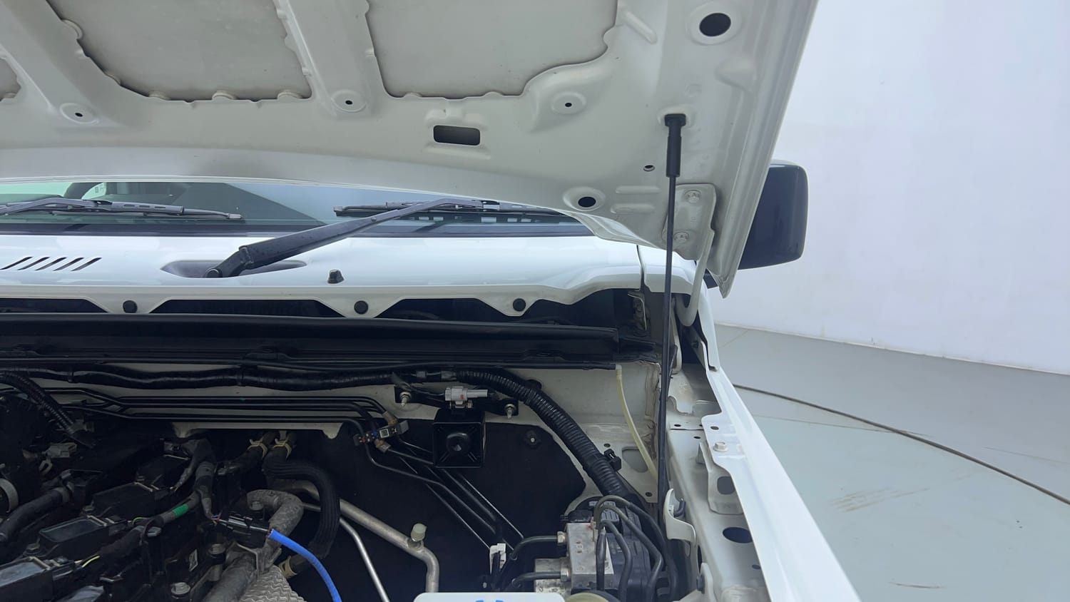 Used 2023 Maruti Suzuki Jimny Alpha AT Petrol Automatic engine ENGINE LEFT SIDE HINGE & APRON VIEW