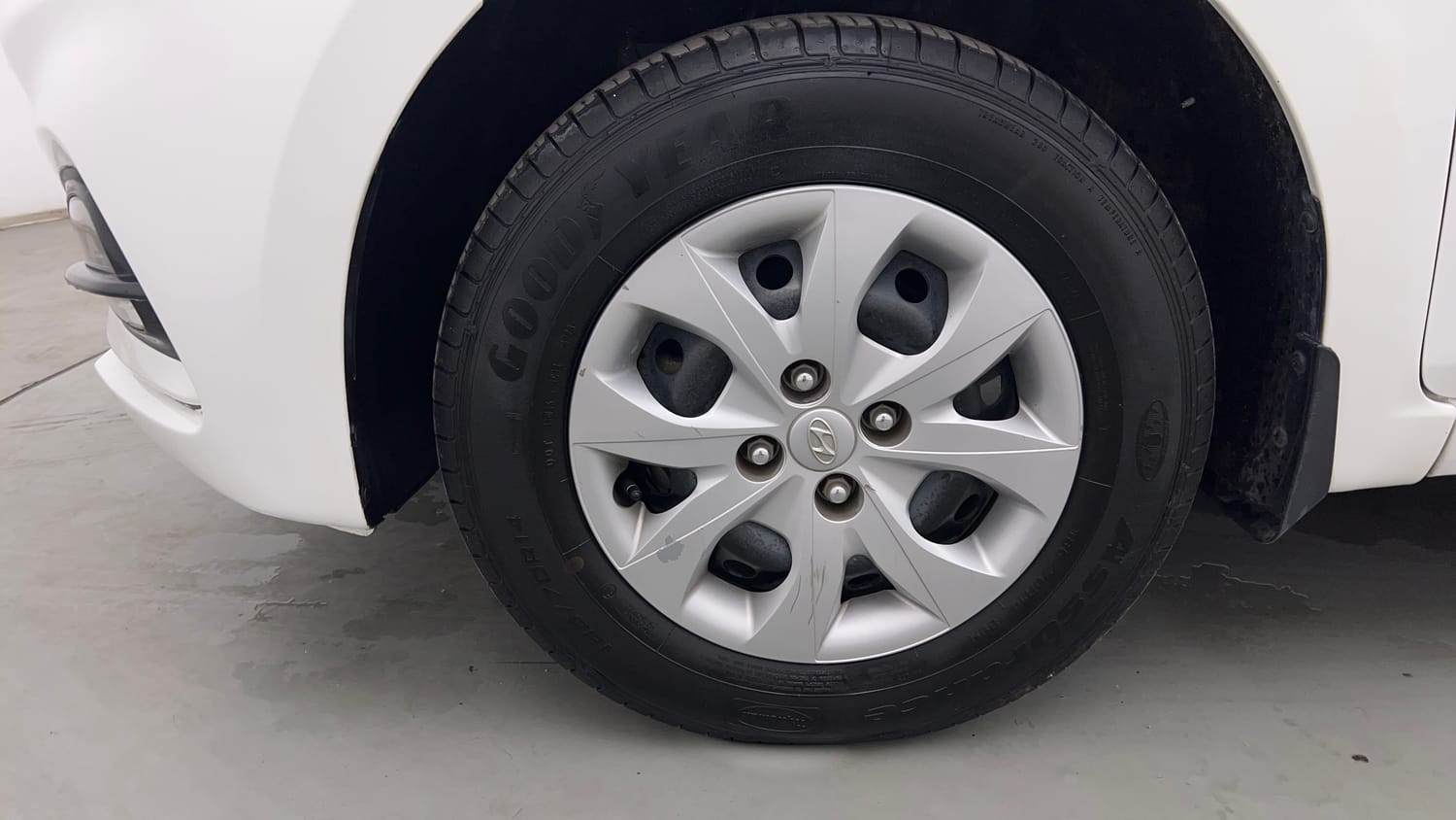 Used 2019 Hyundai Elite i20 Magna Plus 1.2 Petrol Manual tyres LEFT FRONT TYRE RIM VIEW