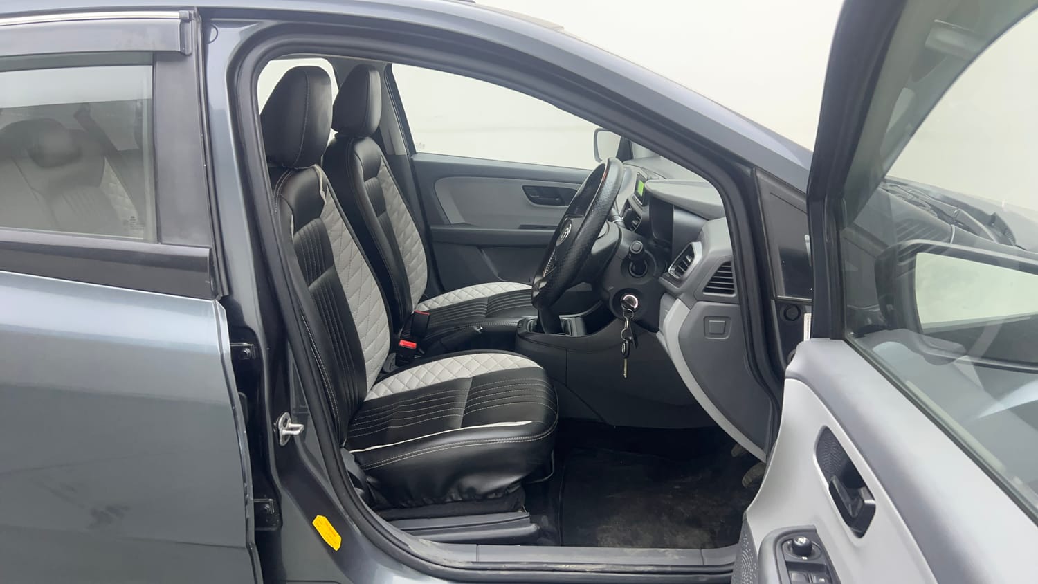 Used 2021 Tata Altroz XM Petrol Petrol Manual interior RIGHT SIDE FRONT DOOR CABIN VIEW