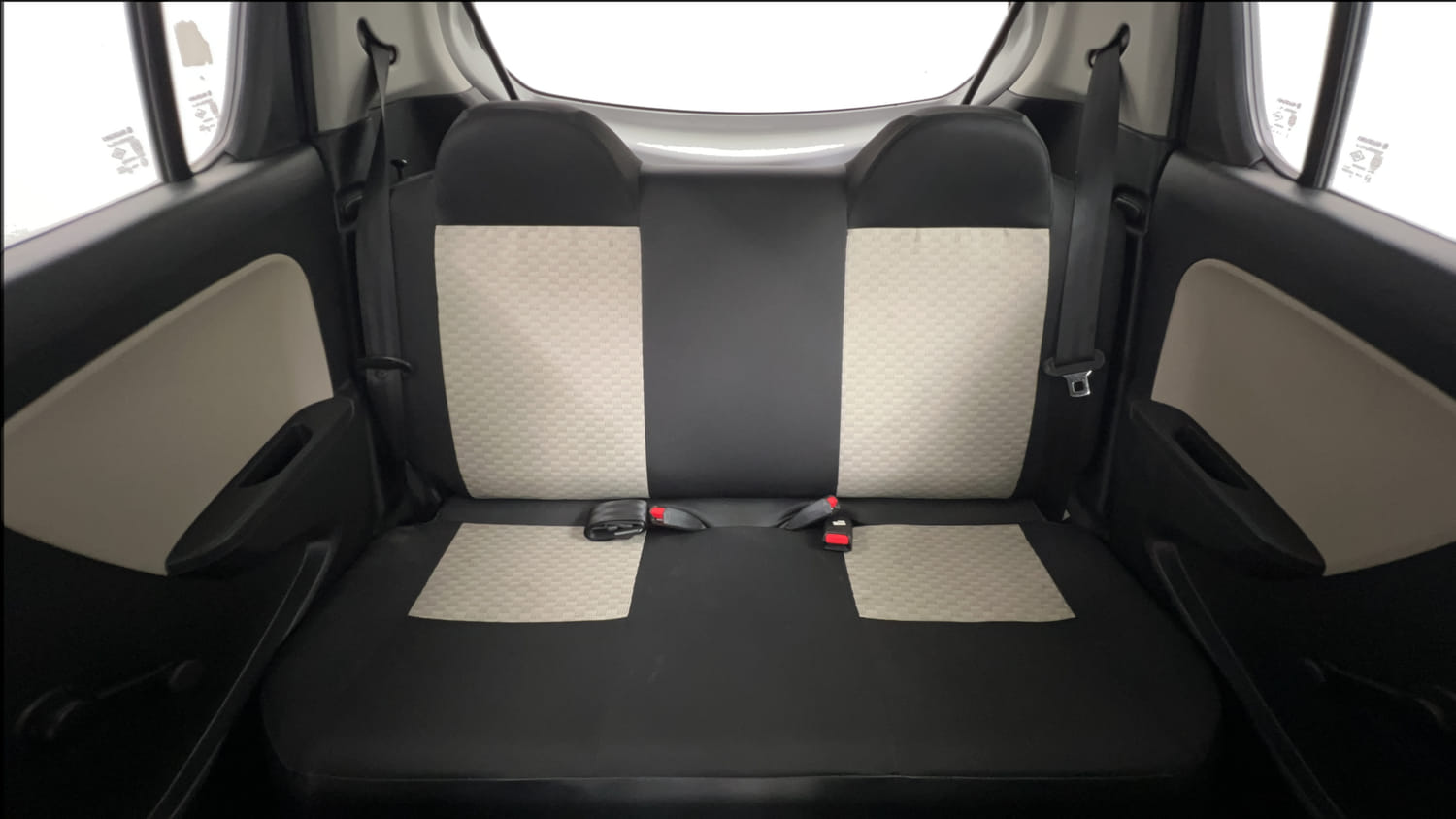 Used 2022 Maruti Suzuki Alto 800 LXi (O) Petrol Manual interior REAR SEAT CONDITION VIEW