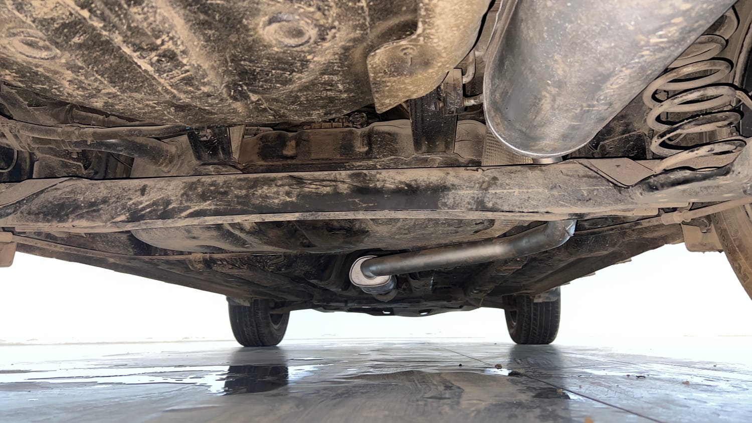 Used 2020 Hyundai Venue SX Plus 1.0 Turbo DCT Petrol Automatic extra REAR UNDERBODY VIEW (TAKEN FROM REAR)