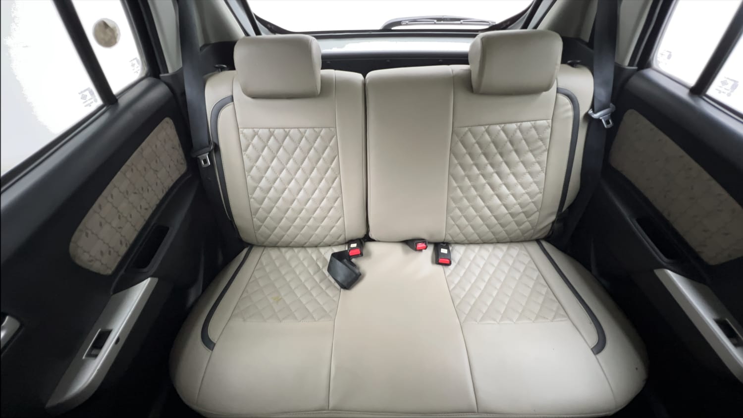 Used 2016 Maruti Suzuki Wagon R VXI Petrol Manual interior REAR SEAT CONDITION VIEW