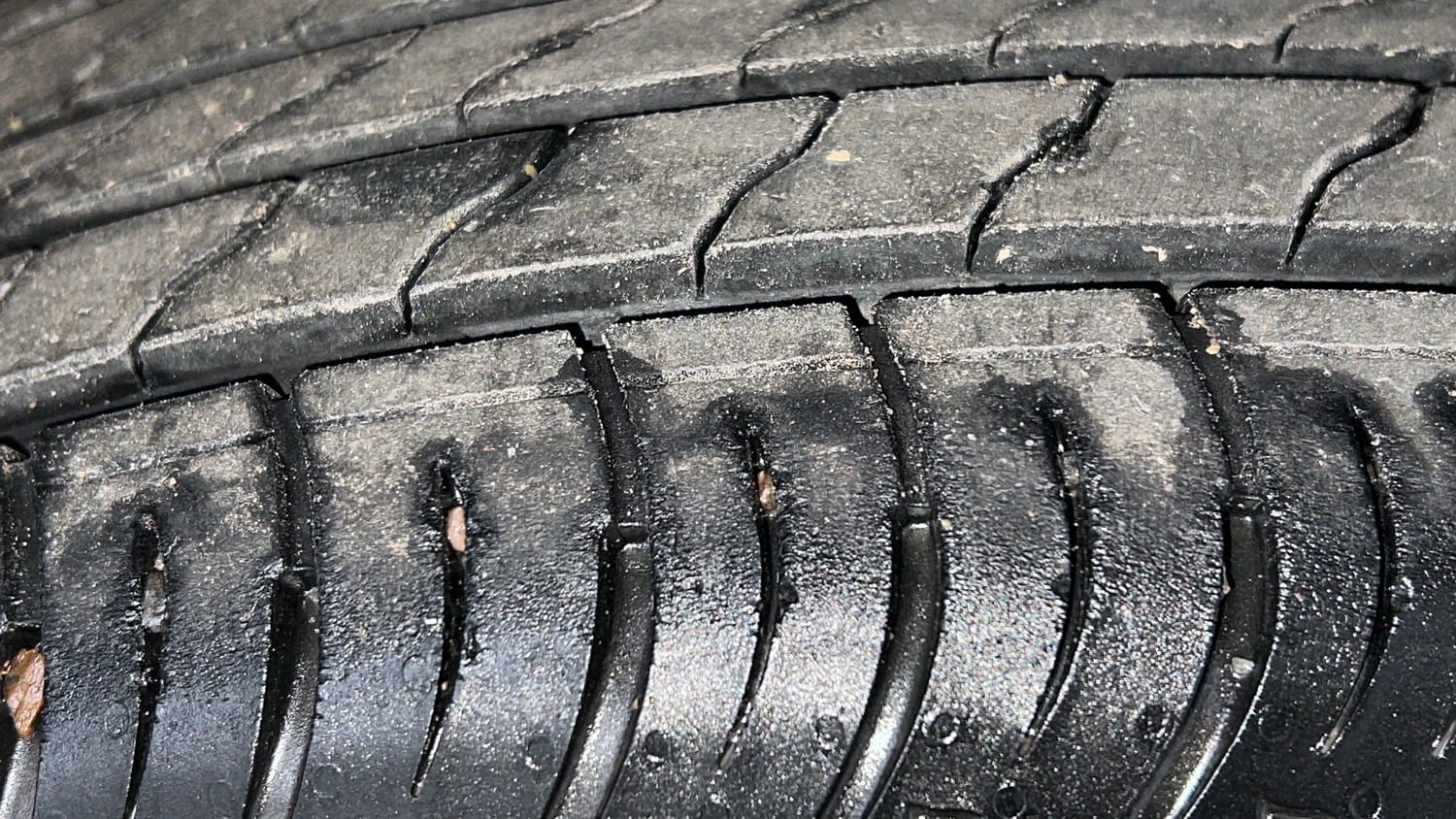 Used 2024 Renault Kiger RXL Petrol Manual tyres RIGHT FRONT TYRE TREAD VIEW