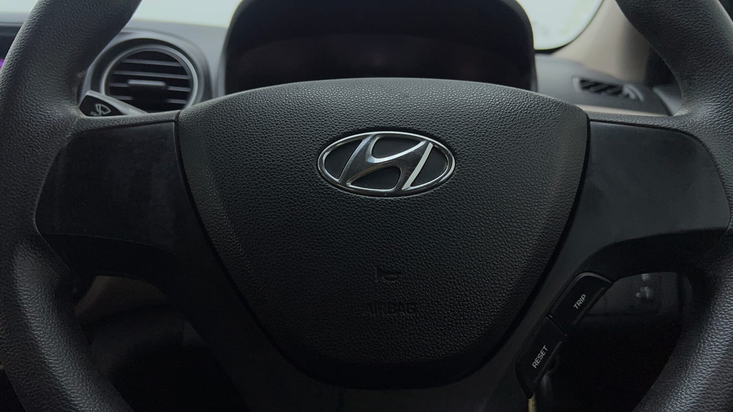 Used 2017 Hyundai Grand i10 Magna 1.2 Kappa VTVT Petrol Manual top_features Steering mounted controls