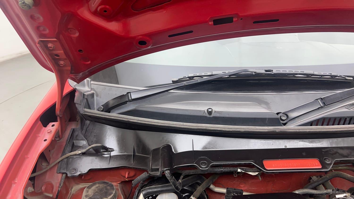 Used 2022 Maruti Suzuki Celerio VXi Petrol Manual engine ENGINE RIGHT SIDE HINGE & APRON VIEW