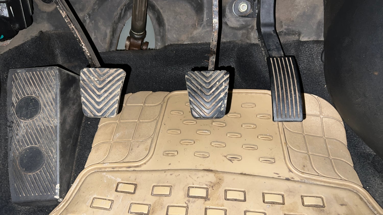 Used 2015 Hyundai Elite i20 Asta 1.2 Petrol Manual interior PEDALS VIEW
