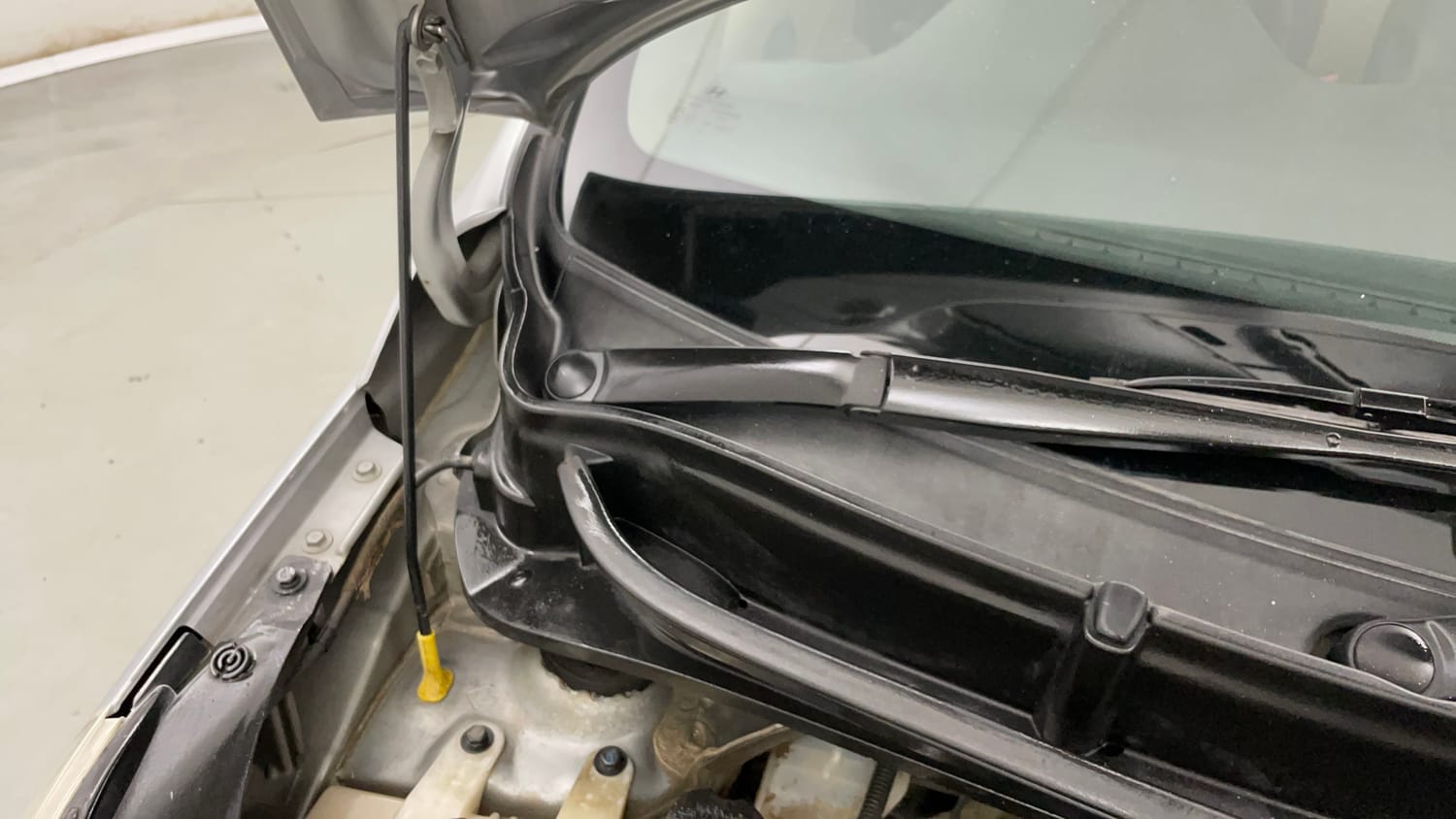 Used 2020 Hyundai New Santro 1.1 Sportz Petrol + CNG (outside fitted) Petrol+cng Manual engine ENGINE RIGHT SIDE HINGE & APRON VIEW