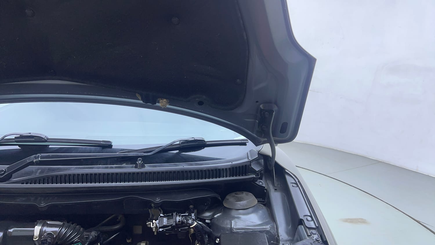 Used 2019 Maruti Suzuki Baleno Zeta 1.2 Petrol Manual engine ENGINE LEFT SIDE HINGE & APRON VIEW