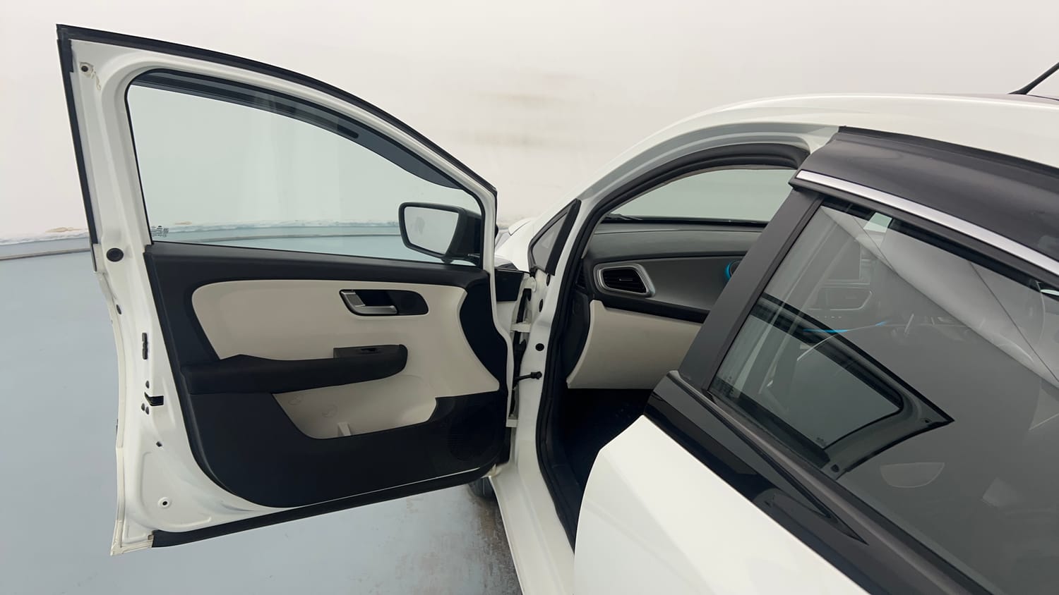 Used 2022 Tata Altroz XZ Plus Diesel Diesel Manual interior LEFT FRONT DOOR OPEN VIEW