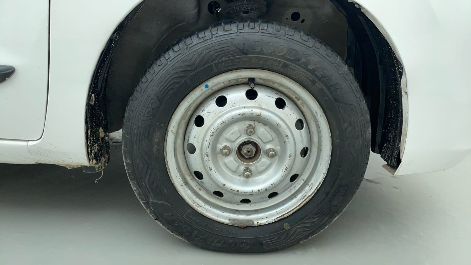 Used 2017 Maruti Suzuki Wagon R LXI CNG Cng Manual tyres RIGHT FRONT TYRE RIM VIEW
