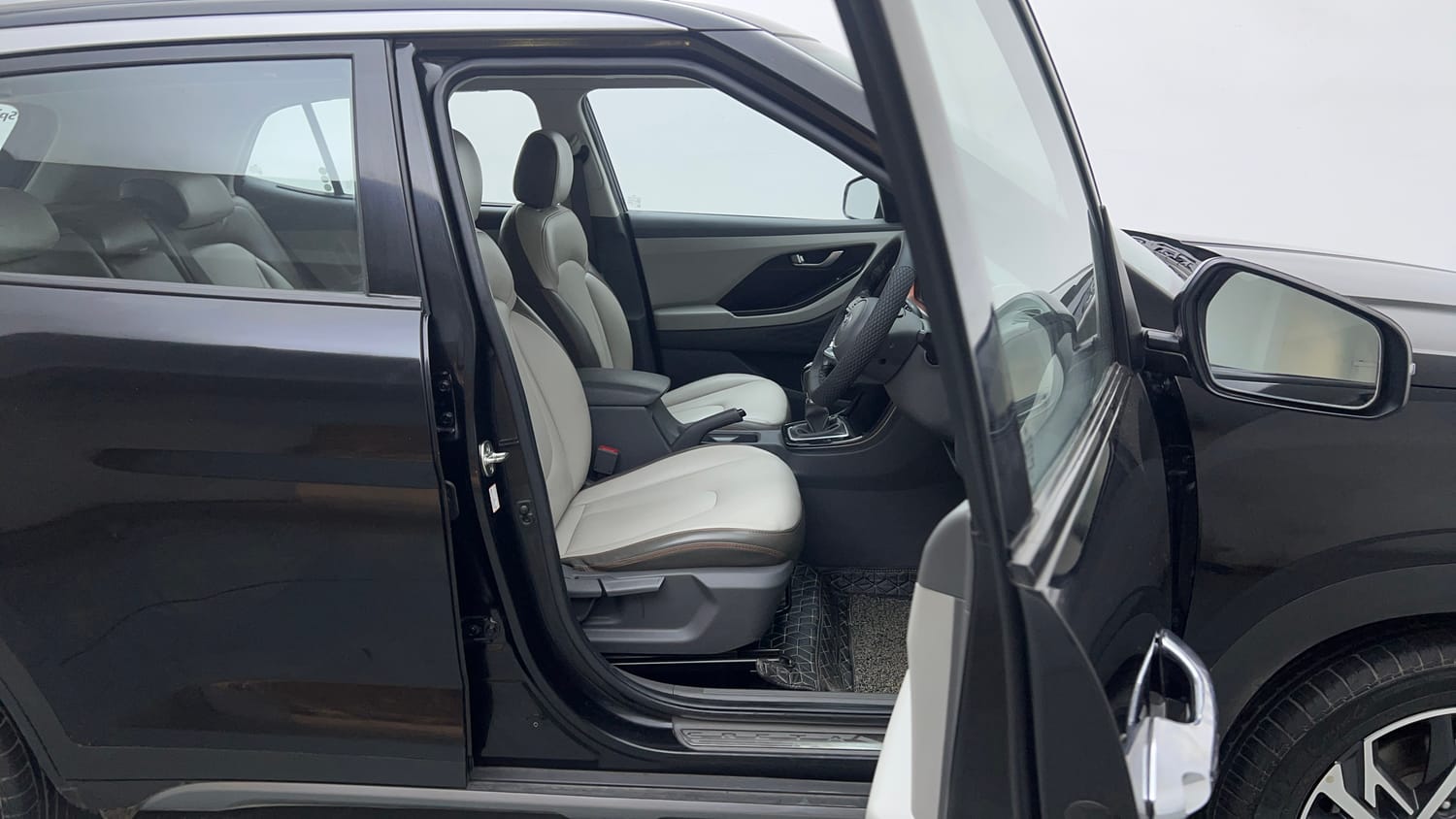 Used 2024 Hyundai Creta 1.5 MPi Petrol MT SX Petrol Manual interior RIGHT SIDE FRONT DOOR CABIN VIEW