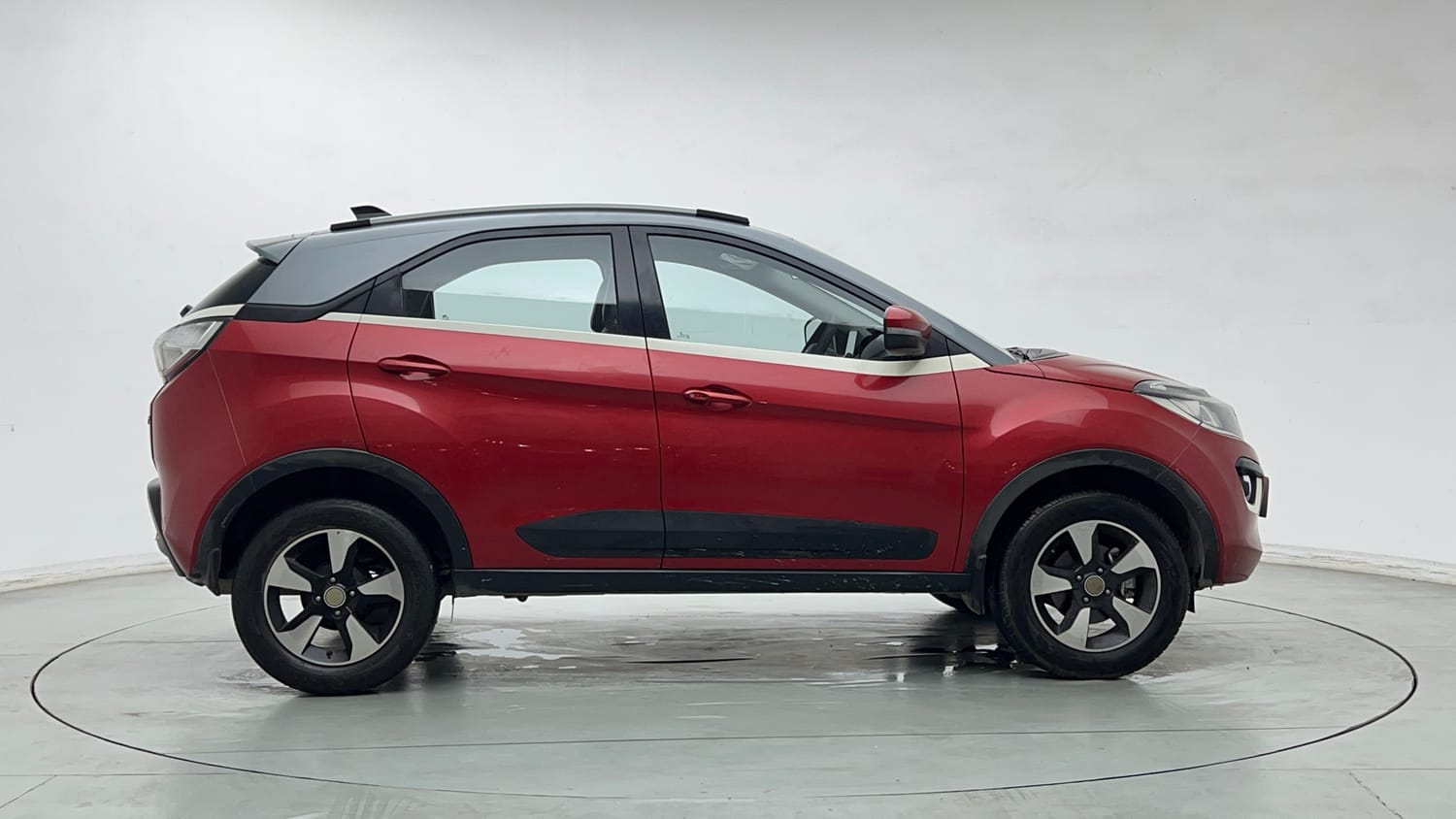 Used 2018 Tata Nexon XZA Plus Petrol Dual Tone Petrol Automatic exterior RIGHT SIDE VIEW