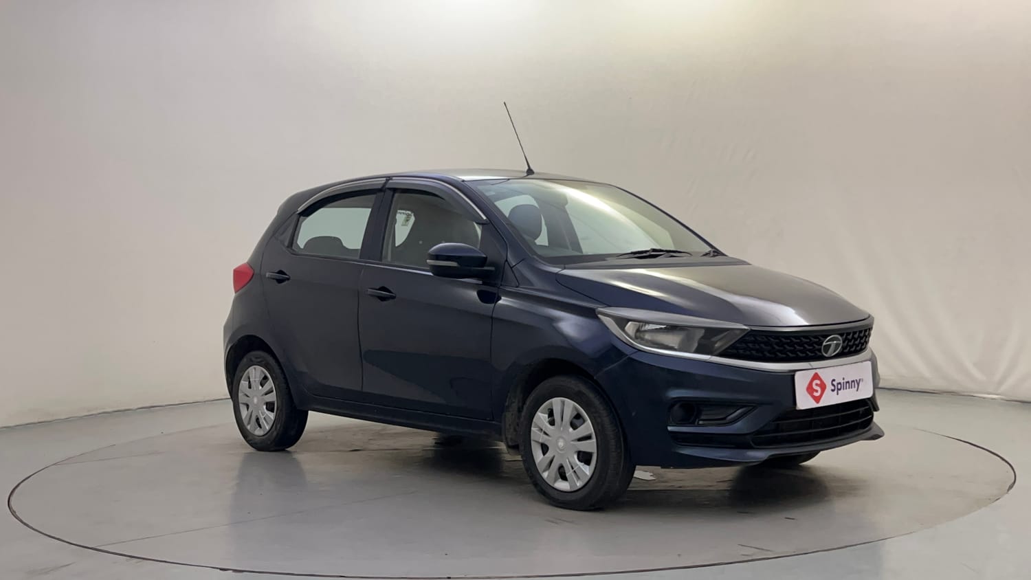 Used 2021 Tata Tiago XT Petrol Manual exterior RIGHT FRONT CORNER VIEW