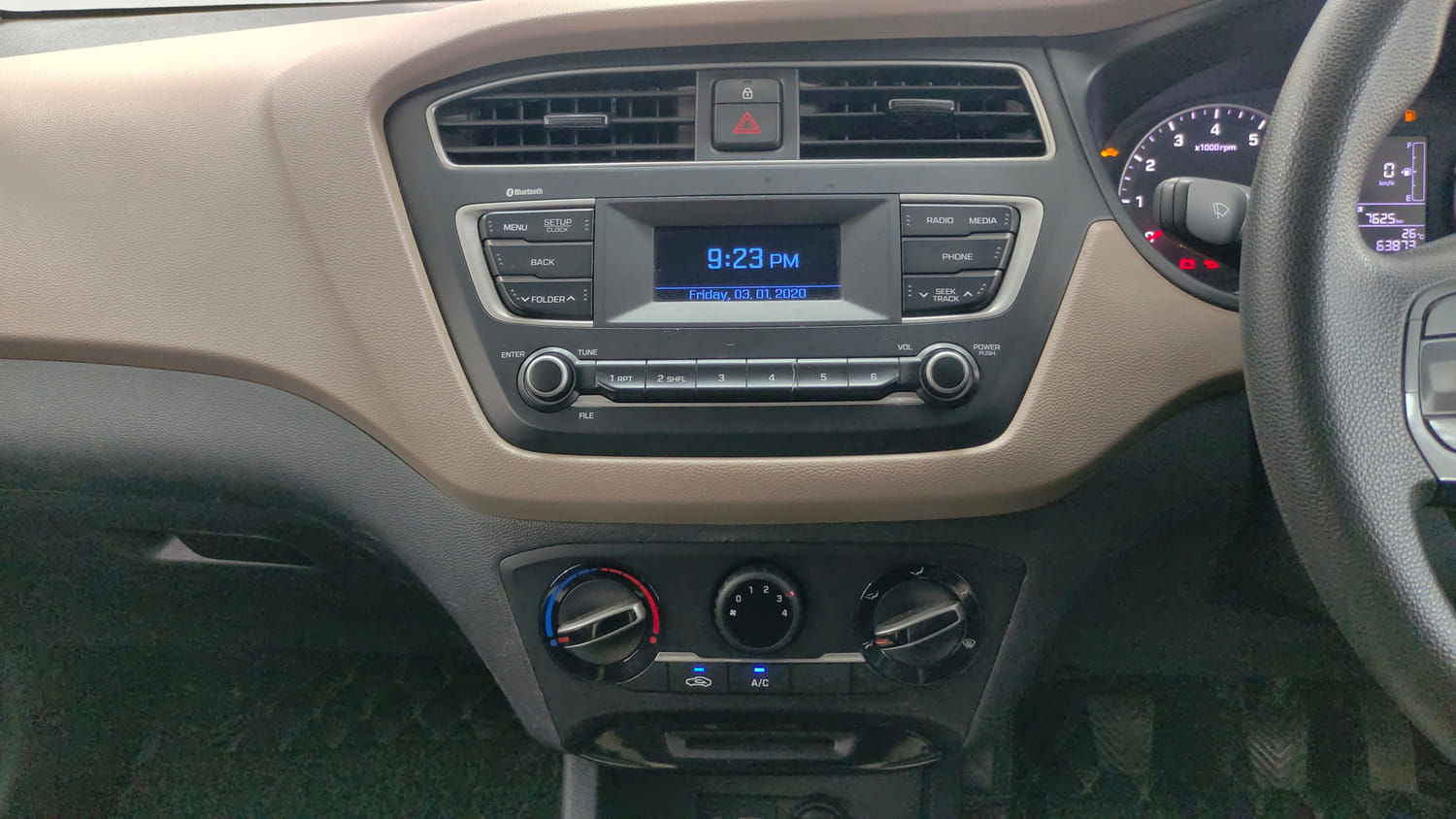 Used 2019 Hyundai Elite i20 Magna Plus 1.2 Petrol Manual interior MUSIC SYSTEM & AC CONTROL VIEW