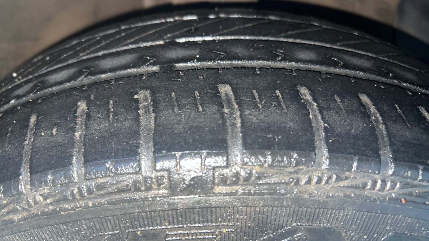 Used 2014 Hyundai Grand i10 Asta AT 1.2 Kappa VTVT Petrol Automatic tyres RIGHT FRONT TYRE TREAD VIEW