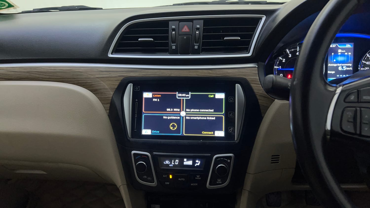 Used 2020 Maruti Suzuki Ciaz Alpha Hybrid 1.5 Petrol Manual top_features Integrated (in-dash) music system