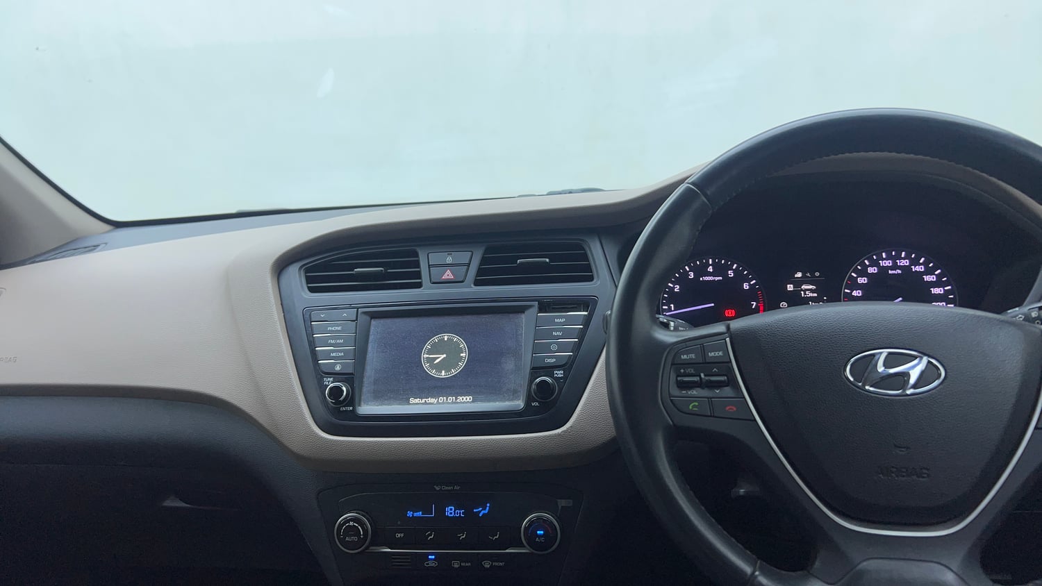 Used 2017 Hyundai Elite i20 Asta 1.2 (O) Petrol Manual top_features Touch screen infotainment system