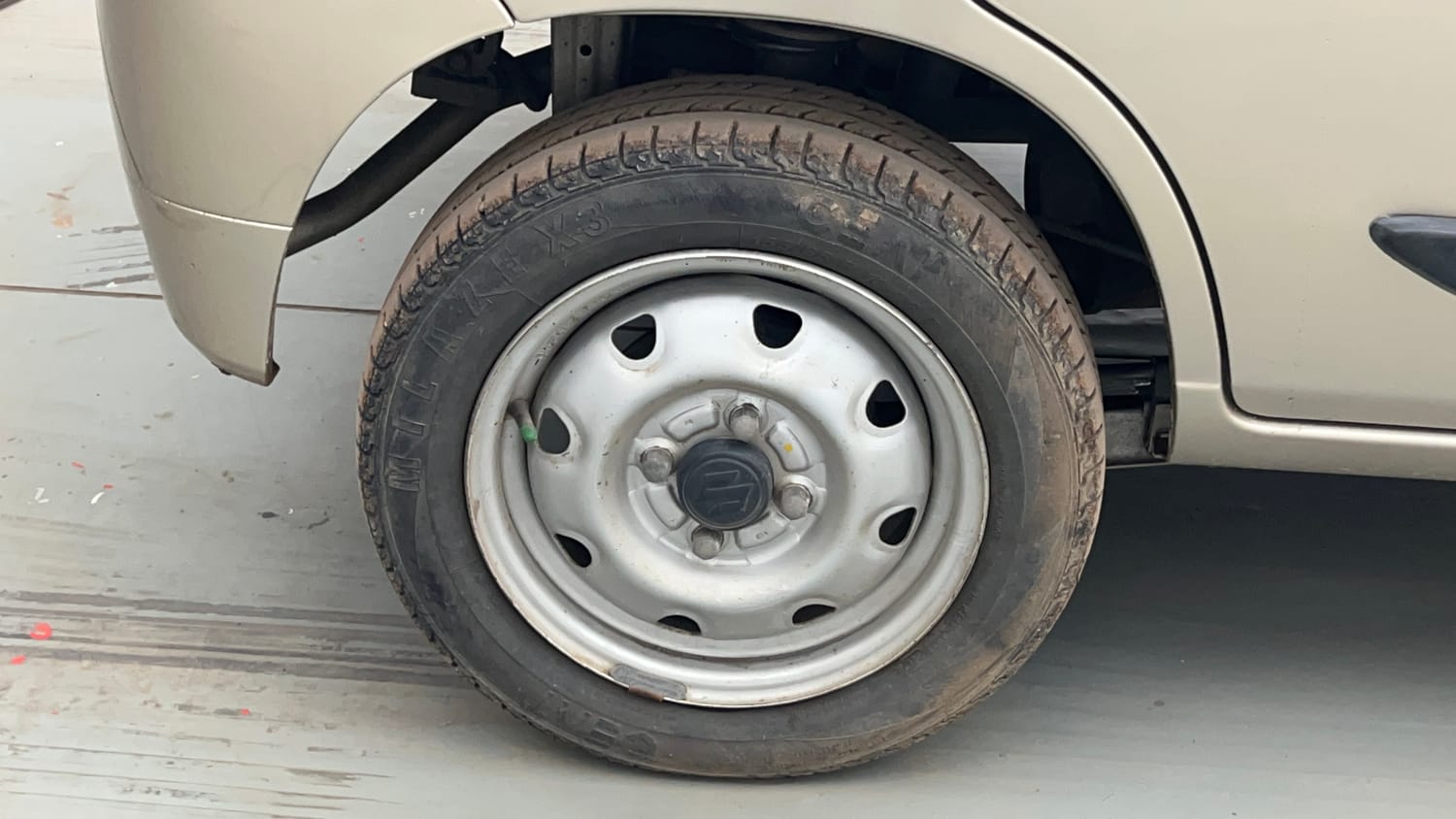Used 2013 Maruti Suzuki Alto K10 LXi Petrol Manual tyres RIGHT REAR TYRE RIM VIEW