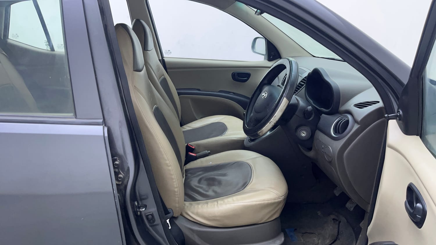 Used 2013 Hyundai i10 Era 1.1 iRDE2 Petrol Manual interior RIGHT SIDE FRONT DOOR CABIN VIEW