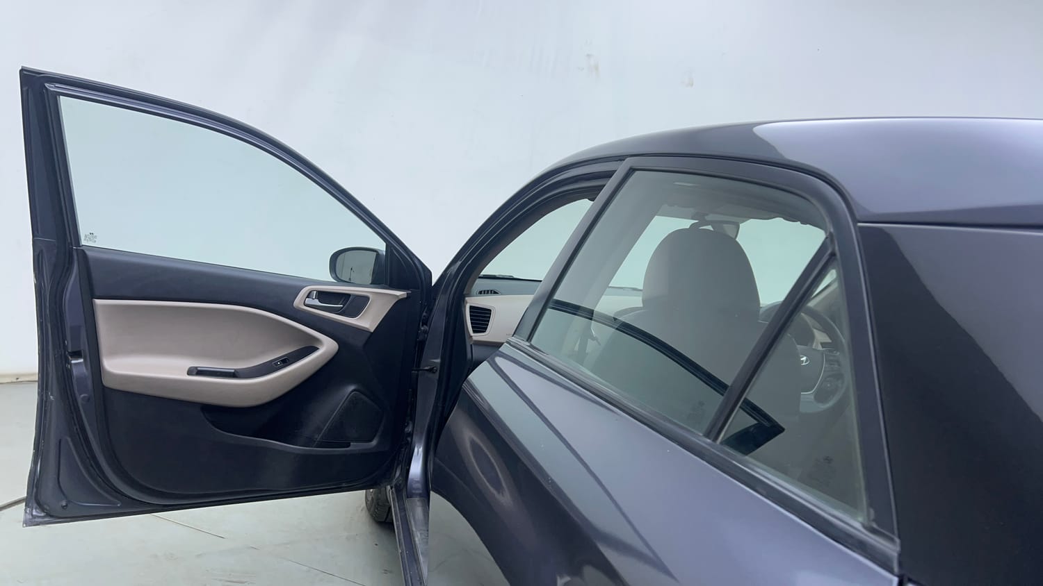 Used 2016 Hyundai Elite i20 Sportz 1.4 CRDI Diesel Manual interior LEFT FRONT DOOR OPEN VIEW