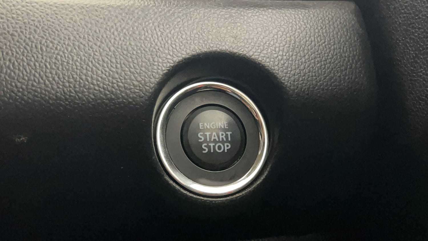 Used 2020 Maruti Suzuki Swift ZXi AMT Petrol Automatic top_features Keyless start