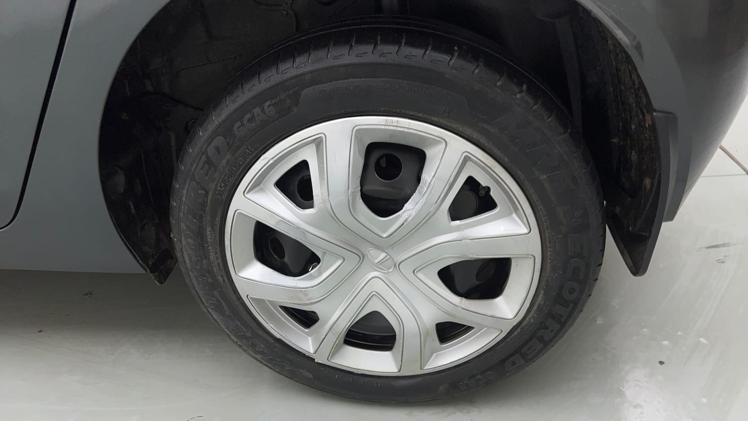 Used 2023 Tata Altroz XT Petrol Petrol Manual tyres LEFT REAR TYRE RIM VIEW