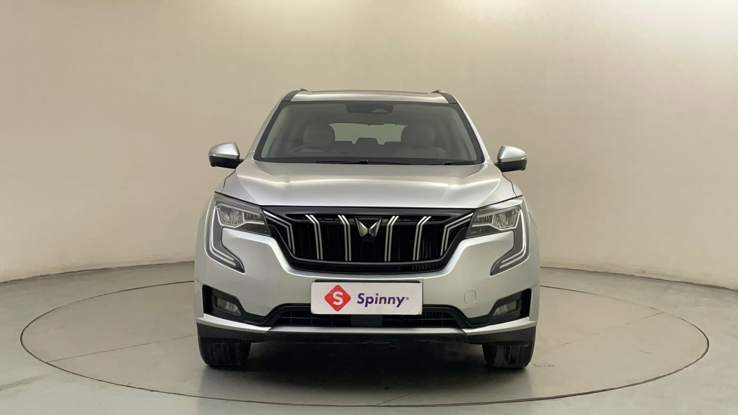Used 2025 Mahindra XUV700 AX7 Luxury Pack Petrol AT 7 STR Petrol Automatic exterior FRONT VIEW