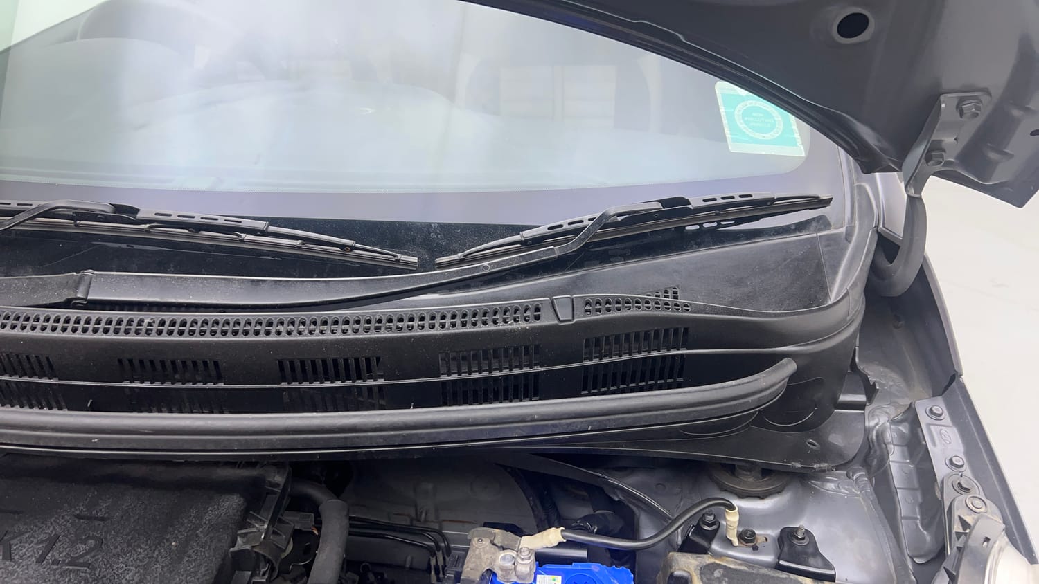 Used 2018 Hyundai Grand i10 Magna 1.2 Kappa VTVT Petrol Manual engine ENGINE LEFT SIDE HINGE & APRON VIEW