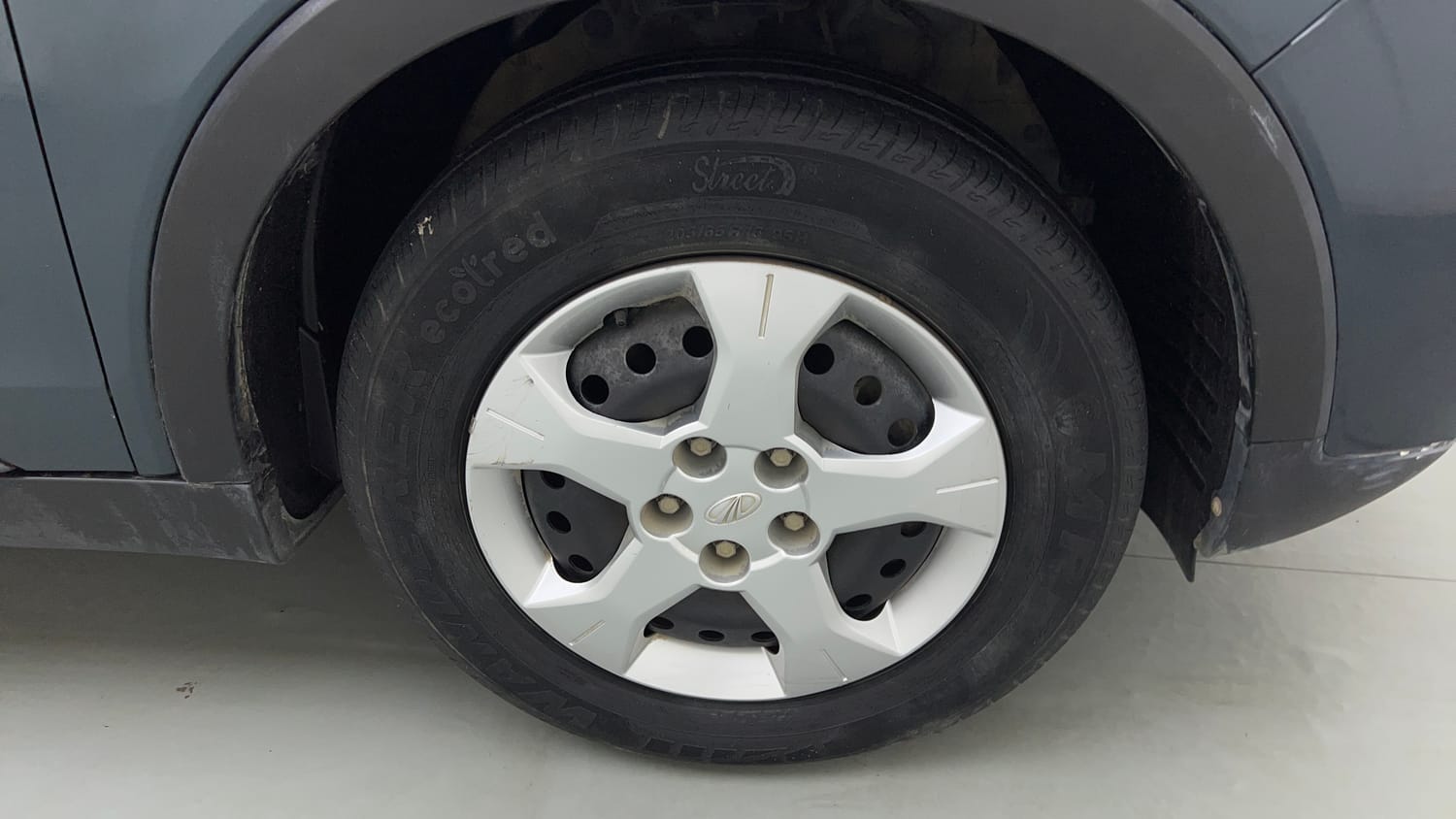 Used 2020 Mahindra XUV 300 1.2 W6 Petrol Manual tyres RIGHT FRONT TYRE RIM VIEW