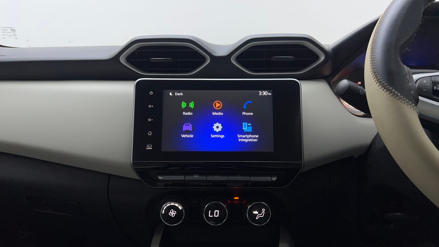 Used 2024 Nissan Magnite XV Petrol Manual top_features Integrated (in-dash) music system