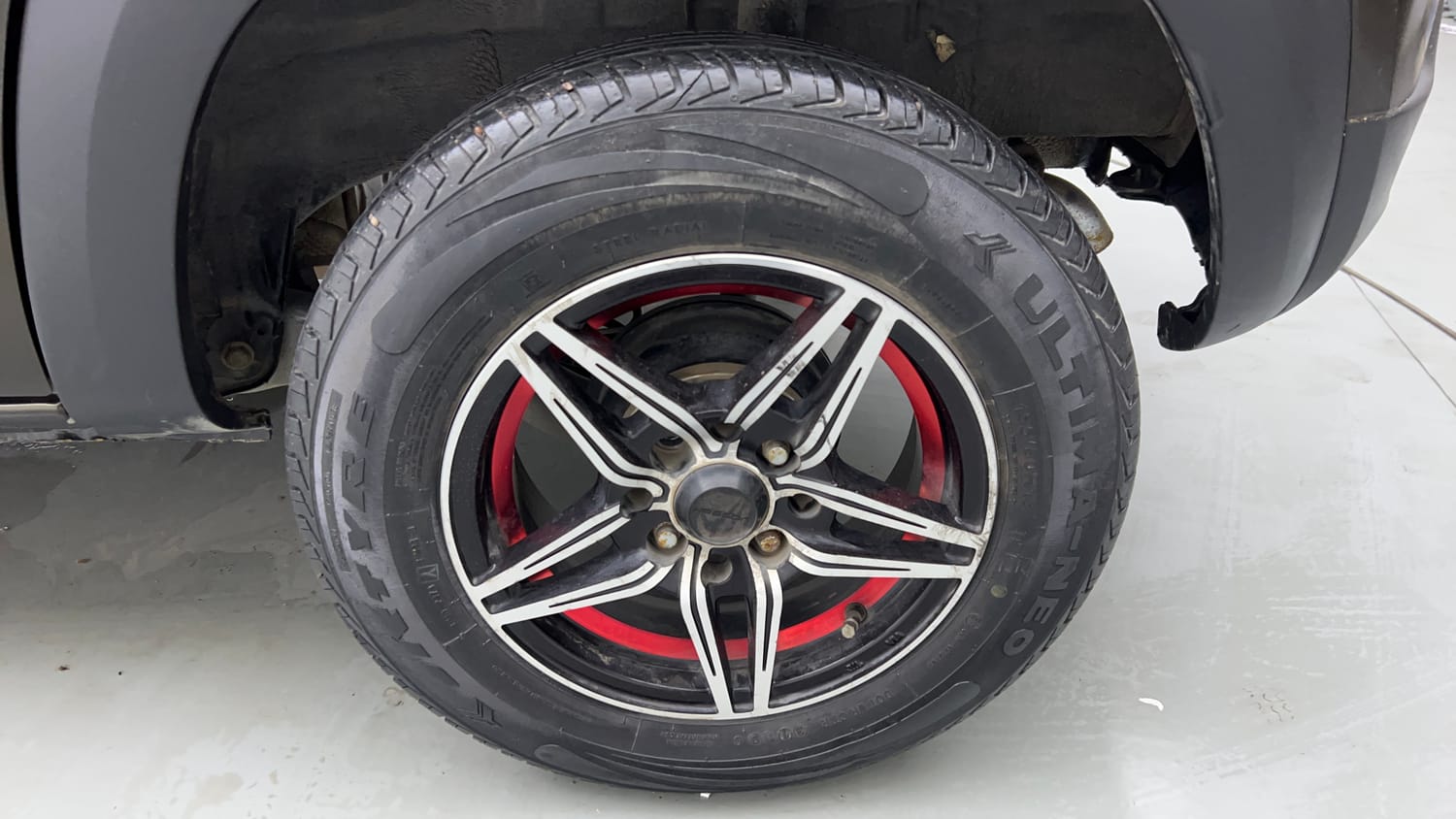 Used 2020 Renault Kwid RXL Petrol Manual tyres LEFT REAR TYRE RIM VIEW