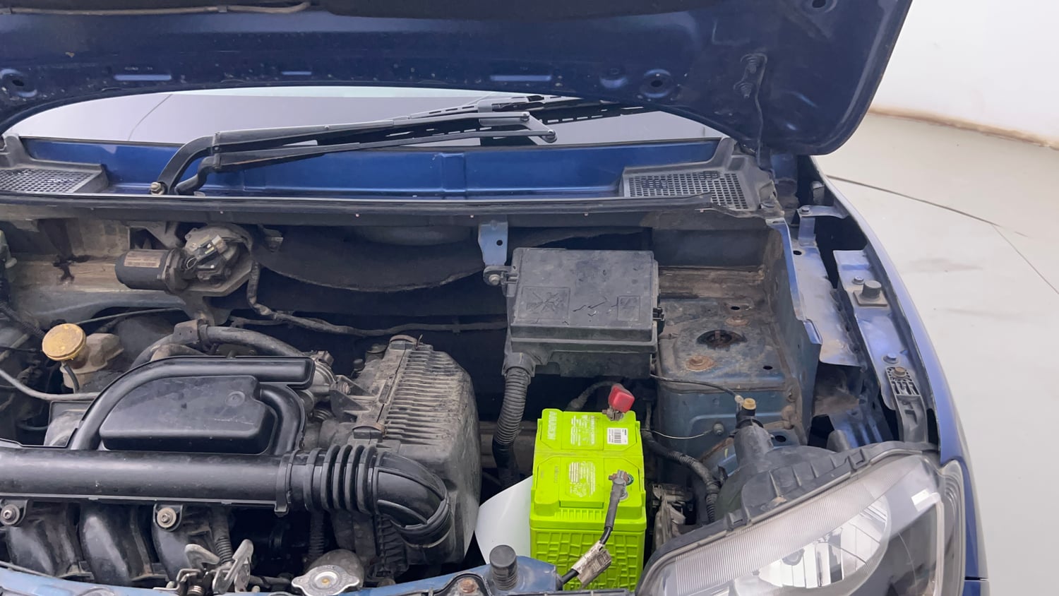 Used 2017 Renault Kwid CLIMBER 1.0 Petrol Manual engine ENGINE LEFT SIDE HINGE & APRON VIEW