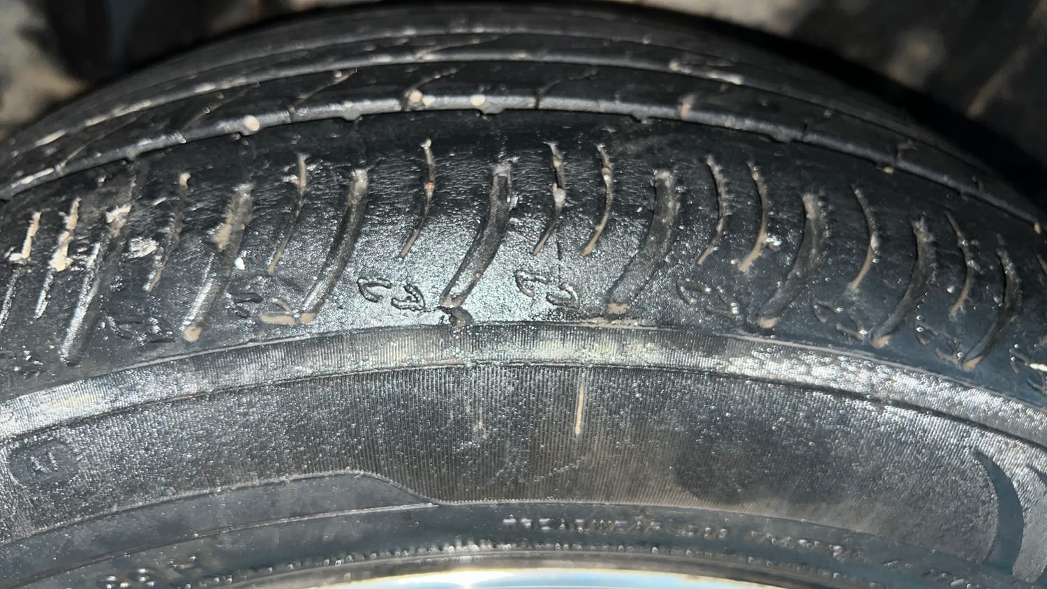 Used 2023 Maruti Suzuki XL6 Zeta MT CNG Cng Manual tyres RIGHT REAR TYRE TREAD VIEW
