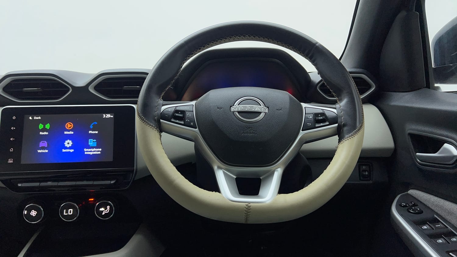 Used 2024 Nissan Magnite XV Petrol Manual interior STEERING VIEW