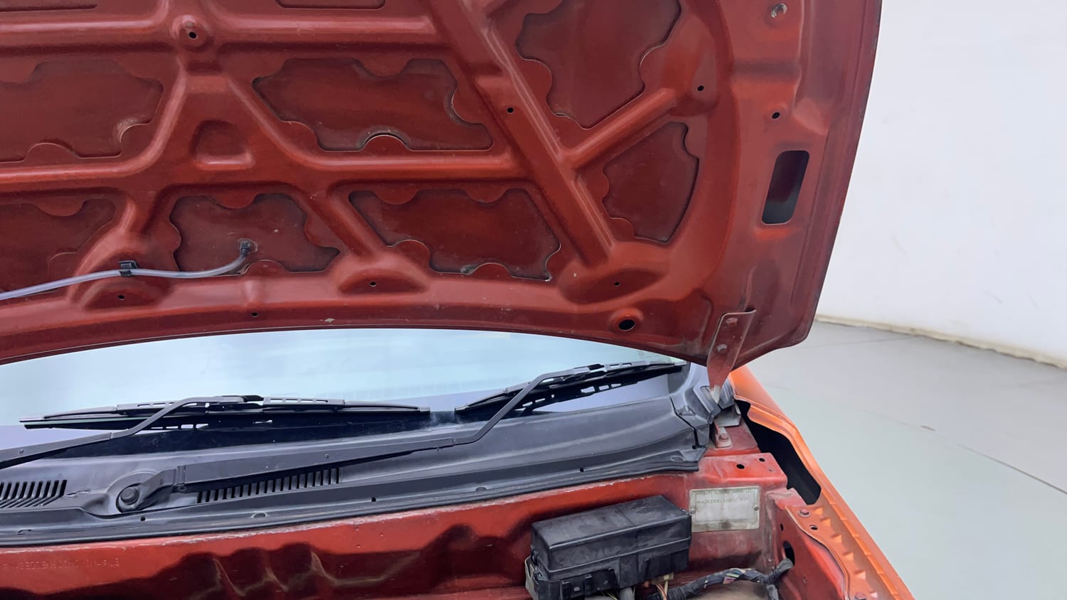 Used 2015 Maruti Suzuki Alto K10 VXi AMT Petrol Automatic engine ENGINE LEFT SIDE HINGE & APRON VIEW