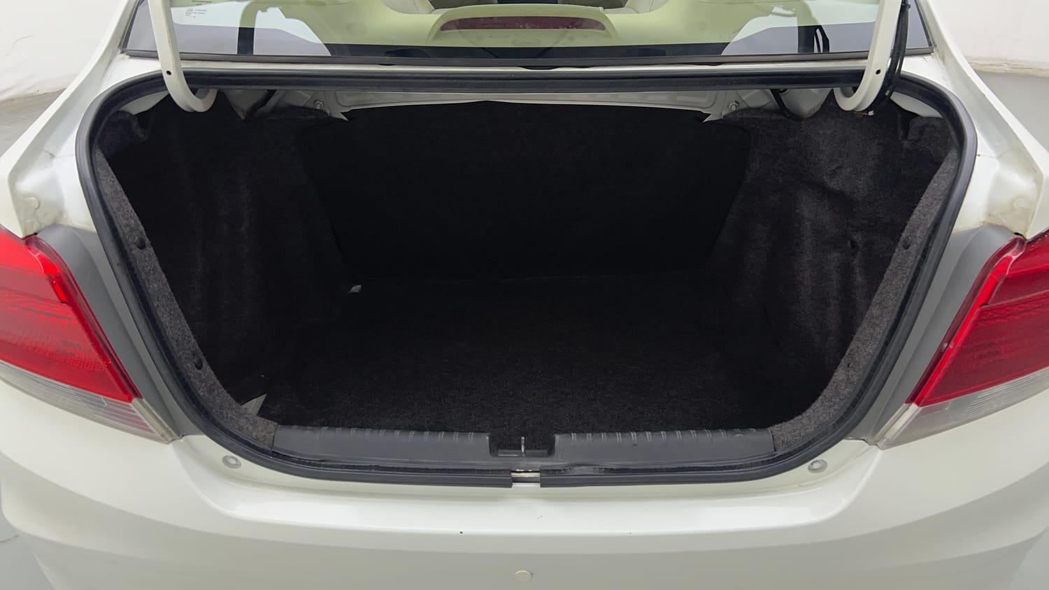 Used 2015 Honda Amaze 1.2 S i-VTEC Petrol Manual interior DICKY INSIDE VIEW