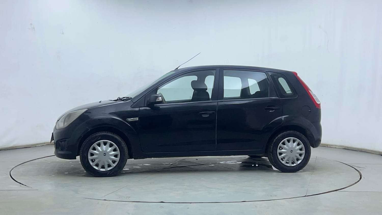 Used 2014 Ford Figo Duratorq Diesel ZXI 1.4 Diesel Manual exterior LEFT SIDE VIEW