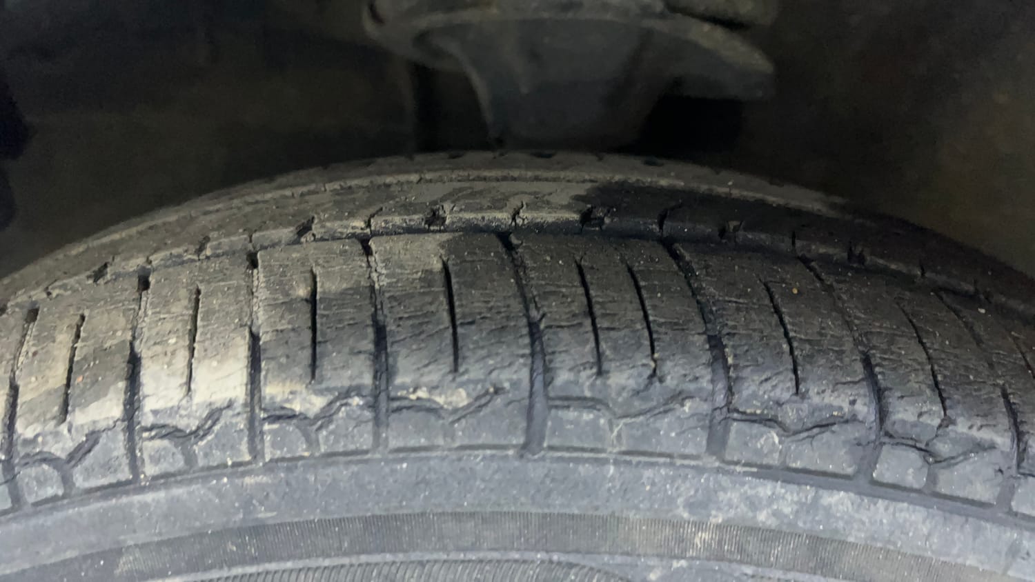 Used 2013 Hyundai i10 Era 1.1 iRDE2 Petrol Manual tyres LEFT FRONT TYRE TREAD VIEW