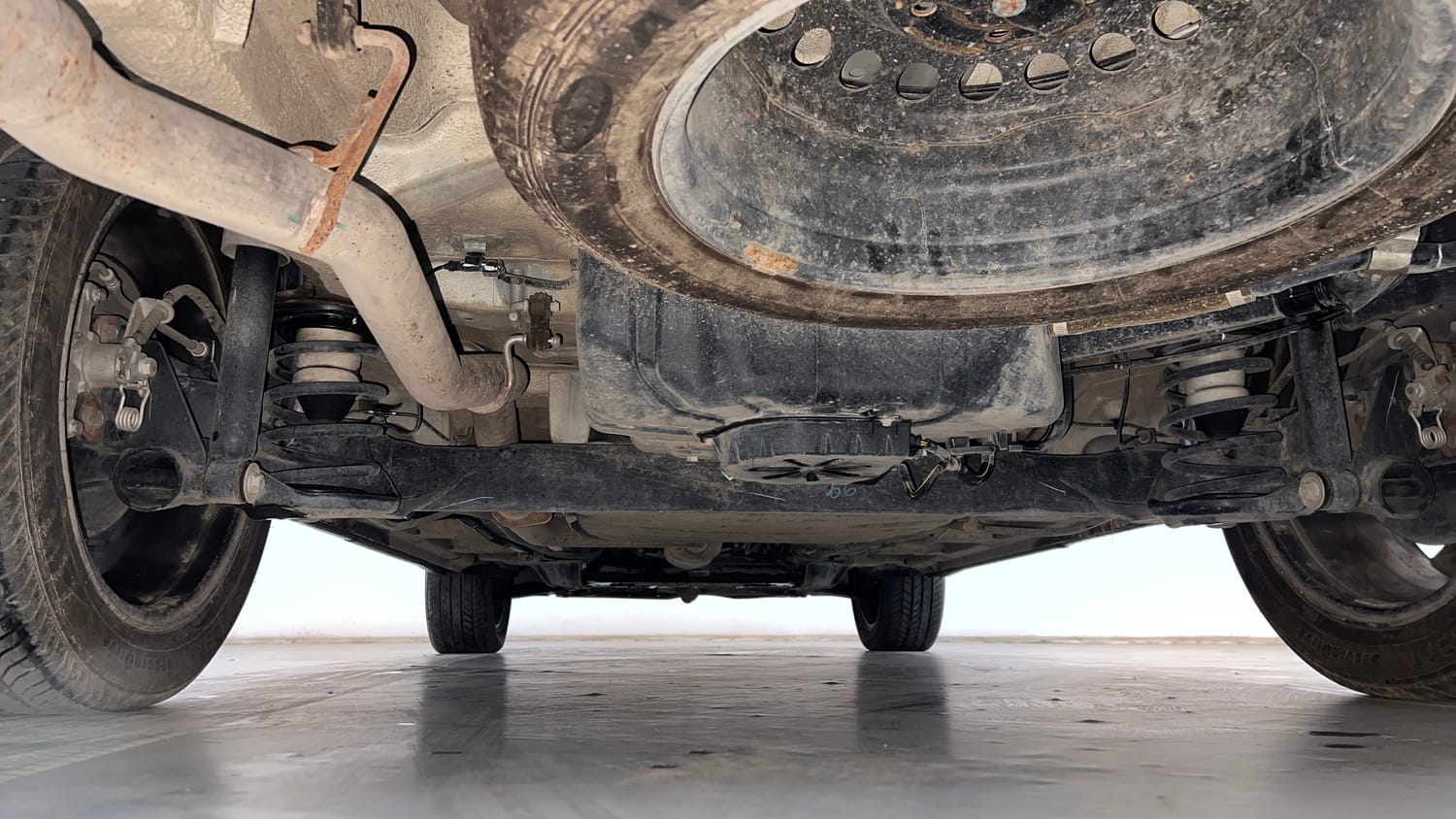 Used 2023 MG Motors Hector Plus Sharp 2.0 Diesel Turbo MT 6-STR Diesel Manual extra REAR UNDERBODY VIEW (TAKEN FROM REAR)