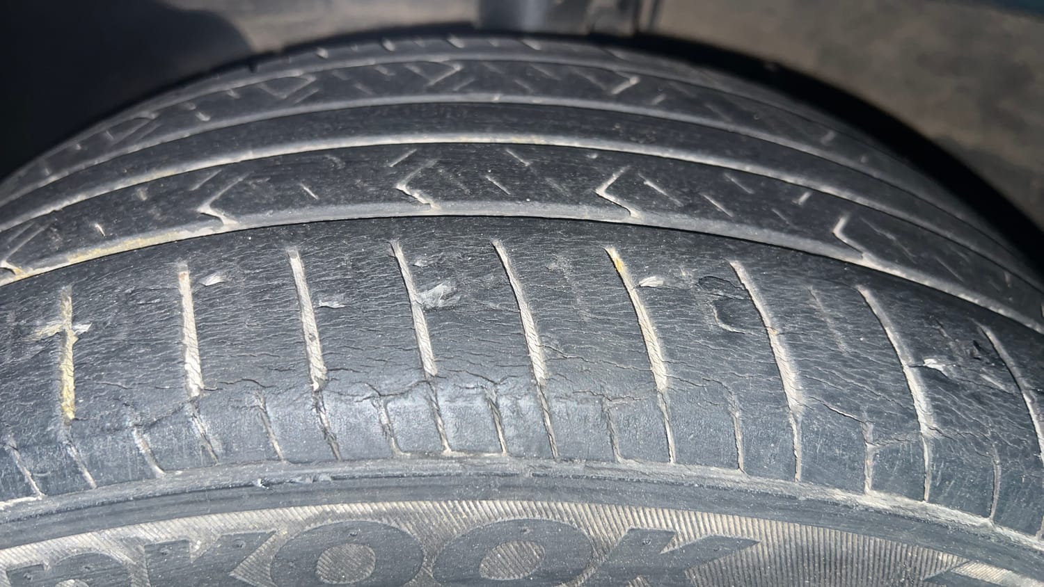 Used 2019 Hyundai Verna SX (O) 1.6 VTVT AT Petrol Automatic tyres LEFT FRONT TYRE TREAD VIEW