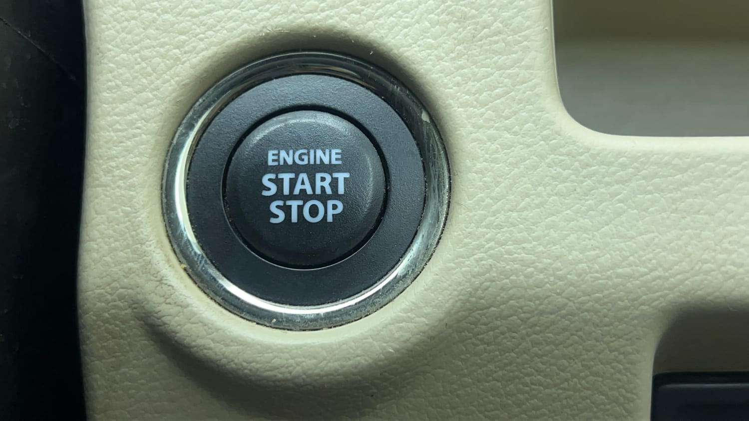 Used 2022 Maruti Suzuki Ciaz Zeta 1.5 AT Petrol Automatic top_features Keyless start